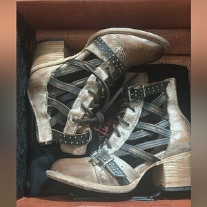 freebird cheyenne taupe multi boots